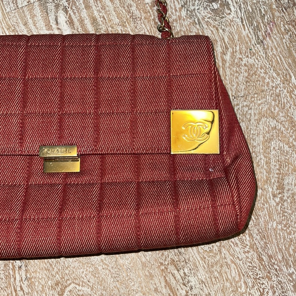 Chanel red gold chain denim handbag - Picture 2 of 6